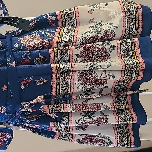 NWOT Dark blue romper Trixxi clthing Co with floral pattern size L - Picture 4 of 14